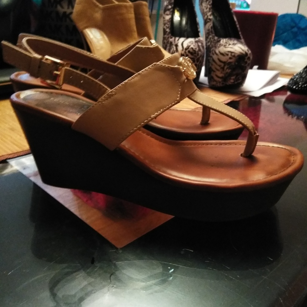 TOMMY HILFIGER WEDGES
